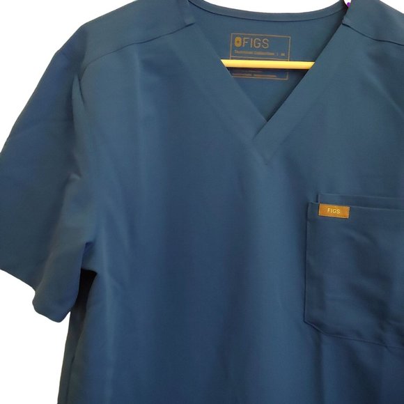 COPY - Figs Technical Collection Mens V-Neck 2 pocket Scrub Top FM1500 M US Flag - Picture 2 of 9